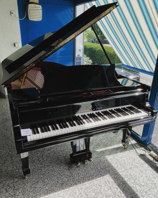 Steinway & Sons B-211