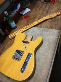 Réparation Fender Telecaster 52 - Atelier Lutherie - Cossonay