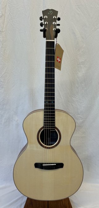 Dowina Vintage Series, Chardonnay Grand Auditorium, Swiss Spruce/Walnut